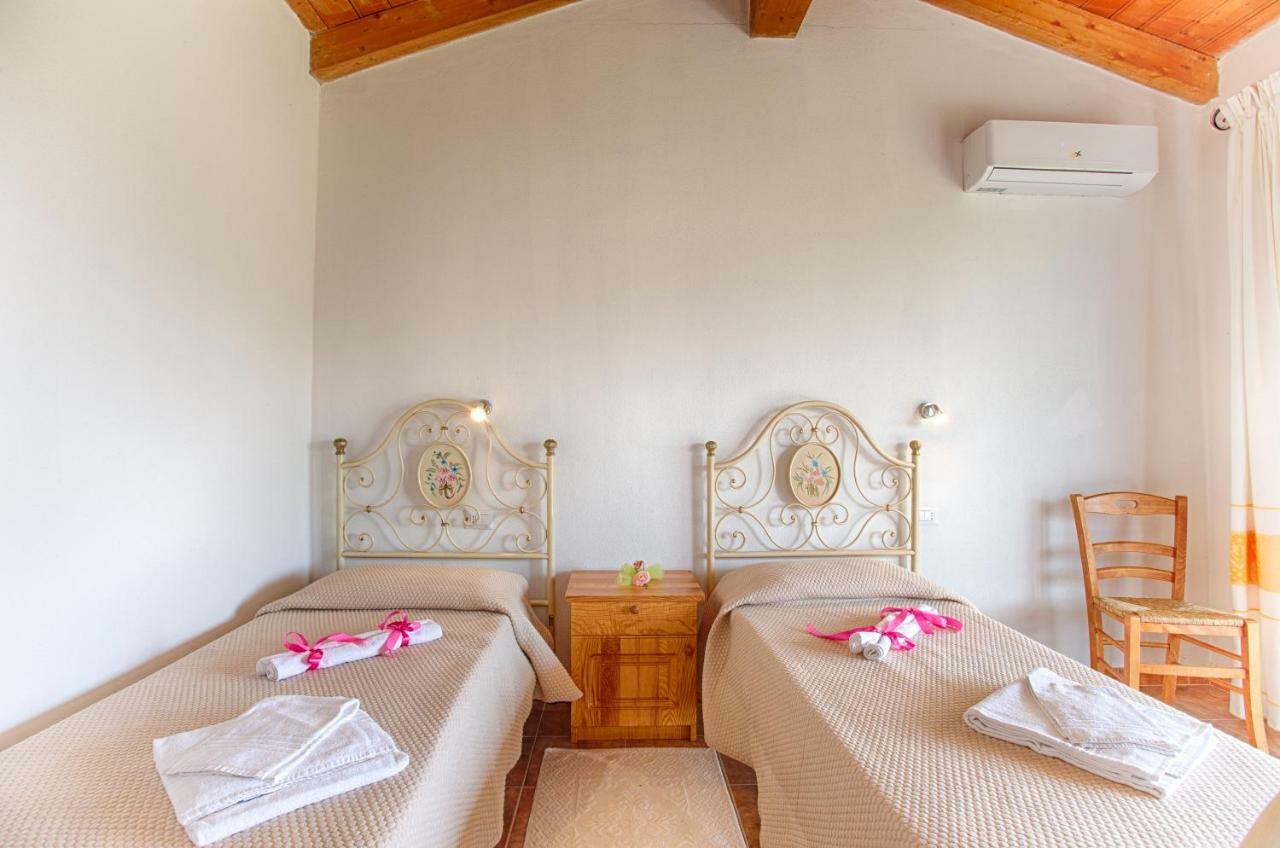 Agriturismo Mieleamaro Villa Olbia Exterior photo
